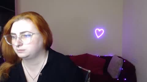 Snapshot of aliciaaared_kis chatting on December 22, 2025, 6:21 am Alicia online show from December 22, 2025, 6:21 am