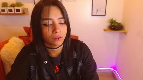 Snapshot of aliciacute__ chatting on September 26, 2025, 8:35 pm aliciacute online show from September 26, 2025, 8:35 pm
