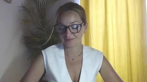 Snapshot of alicialux chatting on July 3, 2026, 6:42 am Alicia online show from July 3, 2026, 6:42 am