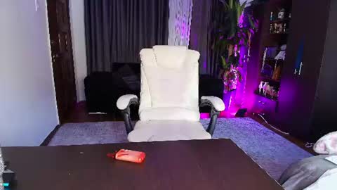 Snapshot of aliciawonderxx chatting on July 24, 2026, 10:19 pm aliciawonderxx online show from July 24, 2026, 10:19 pm