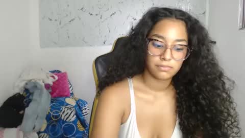 Snapshot of alicie_ebony1 chatting on September 18, 2025, 10:34 pm luisa online show from September 18, 2025, 10:34 pm