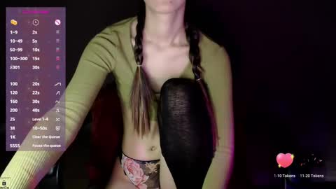 Snapshot of alien_art_lover chatting on February 10, 2025, 6:24 pm Mia online show from February 10, 2025, 6:24 pm