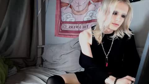 Alien Bella online show from June 5, 2026, 12:17 am
