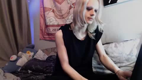 Snapshot of alien_bella chatting on June 22, 2026, 11:13 pm Alien Bella online show from June 22, 2026, 11:13 pm