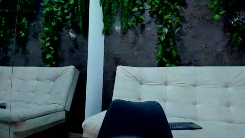 Alice online show from December 21, 2025, 2:46 pm