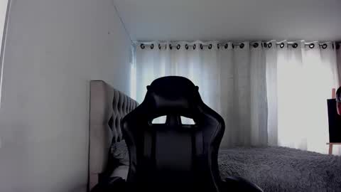 aliice_walker_ online show from November 24, 2025, 7:13 pm