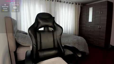 aliice_walker_ online show from November 28, 2025, 6:54 pm