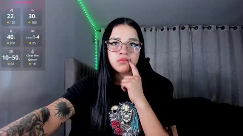 aliice_walker_ online show from January 6, 2026, 10:56 pm