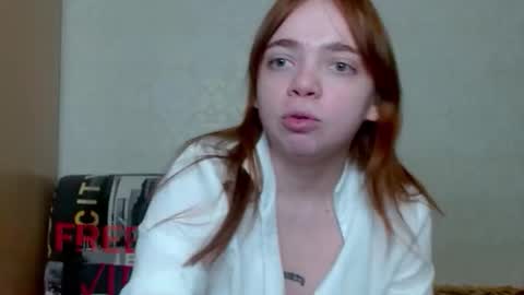 Snapshot of aliiice_stone chatting on October 1, 2025, 4:35 pm Alice online show from October 1, 2025, 4:35 pm