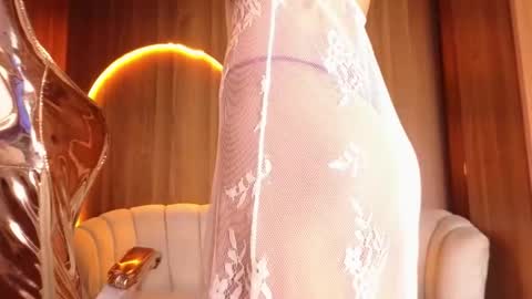 Snapshot of alina_b_ chatting on May 8, 2026, 8:14 pm alina_b_ online show from May 8, 2026, 8:14 pm