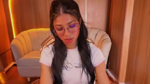 Snapshot of alina_b_ chatting on May 26, 2026, 8:05 pm alina_b_ online show from May 26, 2026, 8:05 pm