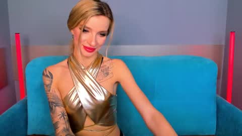 Snapshot of alina_lovelyx chatting on January 27, 2025, 1:26 am Alina online show from January 27, 2025, 1:26 am