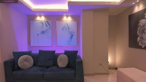 alinakravitz_ online show from February 18, 2026, 12:23 pm