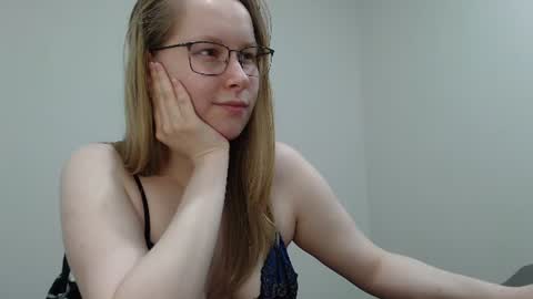 Snapshot of alinasei chatting on July 7, 2026, 7:23 am alinasei online show from July 7, 2026, 7:23 am