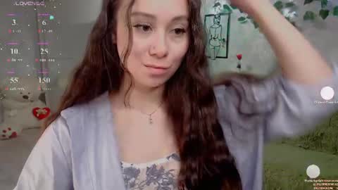 Snapshot of alinaxrose chatting on June 19, 2026, 10:46 pm AlinaXRose online show from June 19, 2026, 10:46 pm
