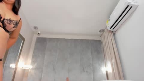 Alinna  online show from February 1, 2025, 10:44 pm