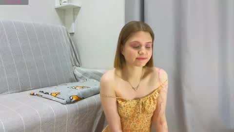 Snapshot of alisia_spinnet chatting on April 5, 2026, 12:46 pm Alisia online show from April 5, 2026, 12:46 pm