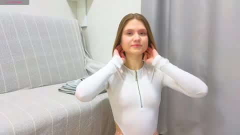 Snapshot of alisia_spinnet chatting on April 9, 2026, 11:48 am Alisia online show from April 9, 2026, 11:48 am