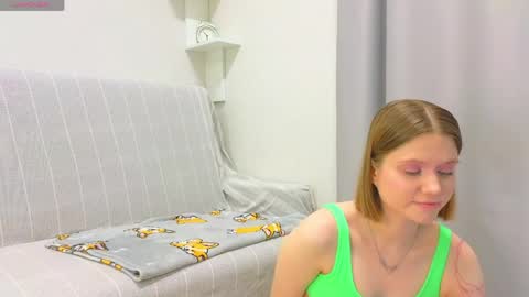 Snapshot of alisia_spinnet chatting on April 13, 2026, 3:17 pm Alisia online show from April 13, 2026, 3:17 pm