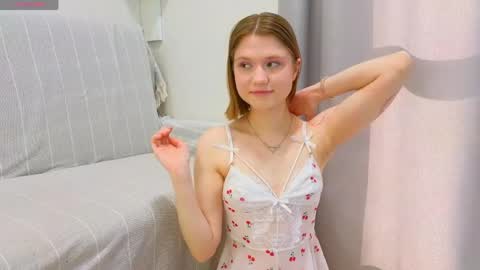 Snapshot of alisia_spinnet chatting on May 13, 2026, 2:03 pm Alisia online show from May 13, 2026, 2:03 pm