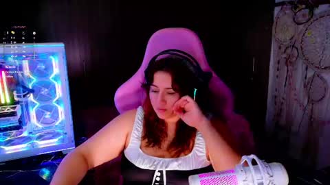 Snapshot of alison_gamer chatting on July 4, 2026, 4:46 pm Alison online show from July 4, 2026, 4:46 pm