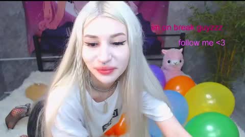 Snapshot of alison_moonlight chatting on May 11, 2026, 2:45 pm Alison online show from May 11, 2026, 2:45 pm