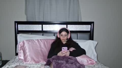 Snapshot of alisonfieldsxo chatting on May 27, 2026, 1:57 am Alison Fields online show from May 27, 2026, 1:57 am