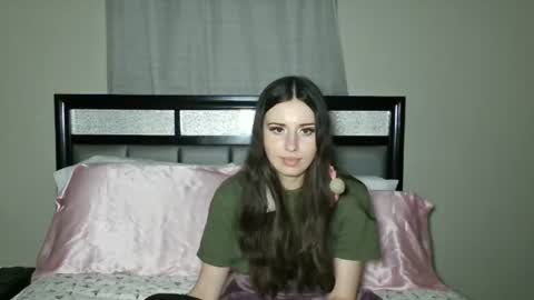 Snapshot of alisonfieldsxo chatting on June 14, 2026, 2:09 am Alison Fields online show from June 14, 2026, 2:09 am