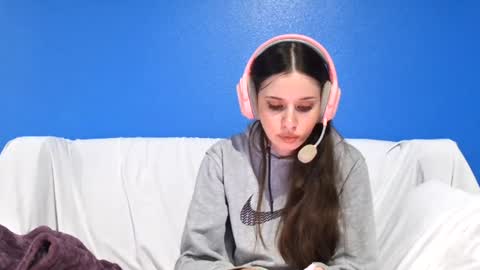Snapshot of alisonfieldsxo chatting on August 9, 2026, 4:50 am Alison Fields online show from August 9, 2026, 4:50 am