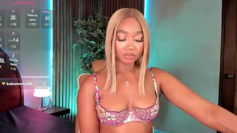 Alison Moon  online show from November 22, 2025, 1:59 am