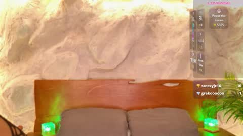 Alison Moon  online show from January 31, 2026, 11:58 pm