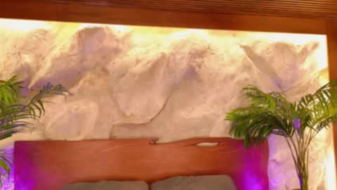 Alison Moon  online show from March 9, 2026, 10:25 pm