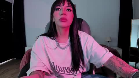 alisson__cortez online show from October 31, 2025, 5:36 pm