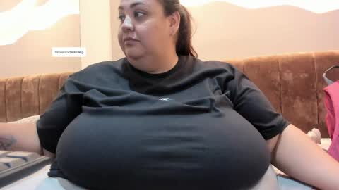 Snapshot of alisson_am chatting on April 20, 2026, 11:24 am Alisson online show from April 20, 2026, 11:24 am