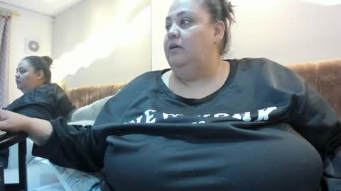 Snapshot of alisson_am chatting on May 2, 2026, 12:10 pm Alisson online show from May 2, 2026, 12:10 pm