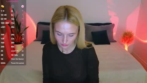 alisssarose online show from October 14, 2025, 9:04 pm