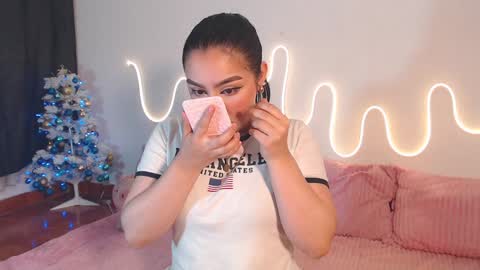 Snapshot of alissthompson_ chatting on December 17, 2024, 4:45 am Aliss online show from December 17, 2024, 4:45 am