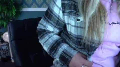 alissyagrayy online show from April 21, 2026, 5:58 am