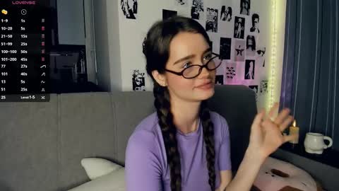 Alivia online show from November 30, 2025, 9:35 am