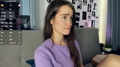 Alivia online show from December 14, 2025, 9:47 am