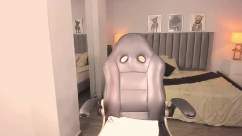 alix_18 online show from September 21, 2025, 11:23 am