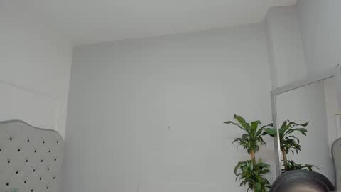alix_18 online show from September 25, 2025, 11:25 am