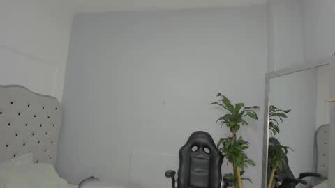 alix_18 online show from October 23, 2025, 11:20 am