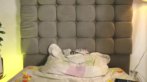 Alix online show from February 14, 2025, 11:09 pm