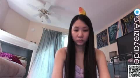 Alize Zaide online show from October 5, 2025, 9:24 pm