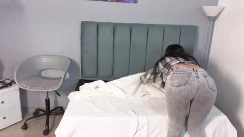 Snapshot of alli_cooper chatting on April 1, 2026, 11:55 am Ali online show from April 1, 2026, 11:55 am