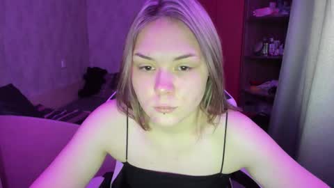 Snapshot of alli_zi chatting on October 21, 2025, 8:26 am Blair online show from October 21, 2025, 8:26 am