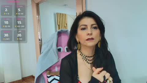 Aliie  online show from September 22, 2025, 11:56 am