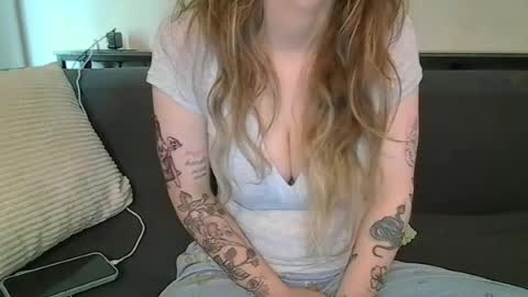 Snapshot of alliebearx chatting on June 25, 2026, 5:50 pm alliebearx online show from June 25, 2026, 5:50 pm