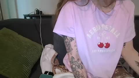 Snapshot of alliebearx chatting on July 4, 2026, 2:23 pm alliebearx online show from July 4, 2026, 2:23 pm
